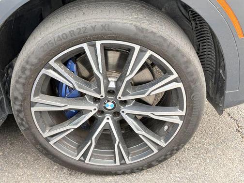 2022 BMW X7 M50i