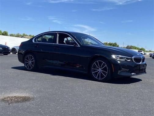 Photo 4 of 32 of 2019 BMW 330 i