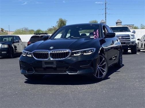Photo 3 of 32 of 2019 BMW 330 i