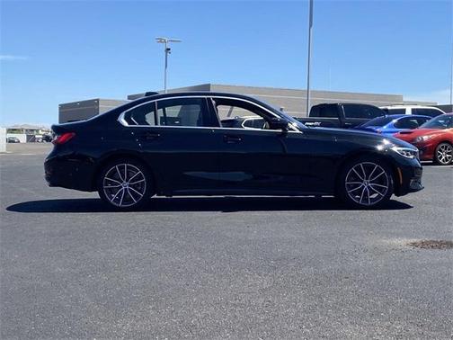 Photo 5 of 32 of 2019 BMW 330 i
