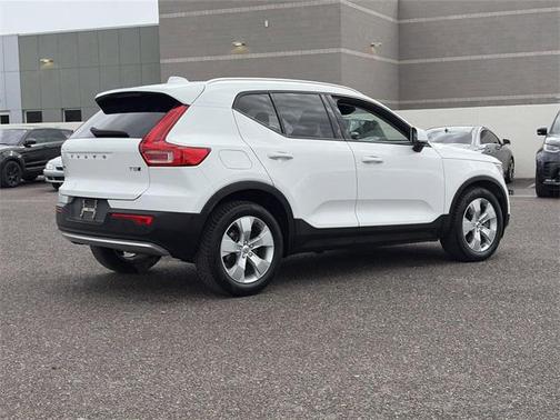 2019 Volvo XC40 T5 Momentum