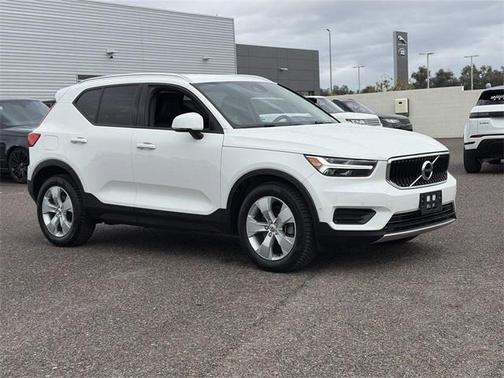 2019 Volvo XC40 T5 Momentum