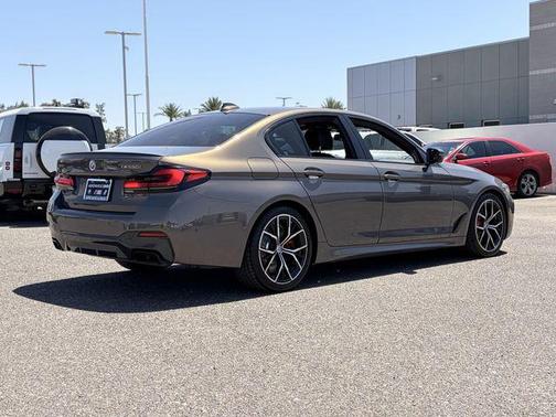 Alvite Grey Metallic 2022 BMW M550 i Xdrive