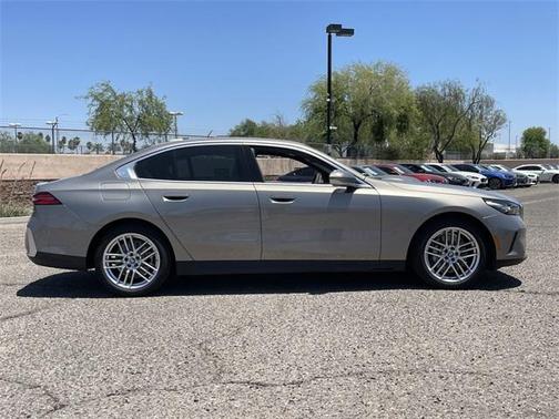 2025 BMW 530 i