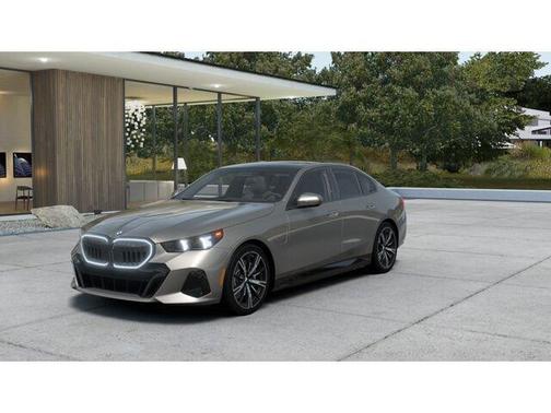 Oxide Grey Metallic 2026 BMW 550e xDrive Sedan