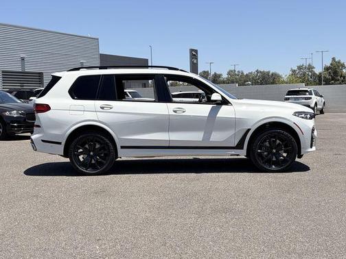 Alpine White 2022 BMW X7 xDrive40i