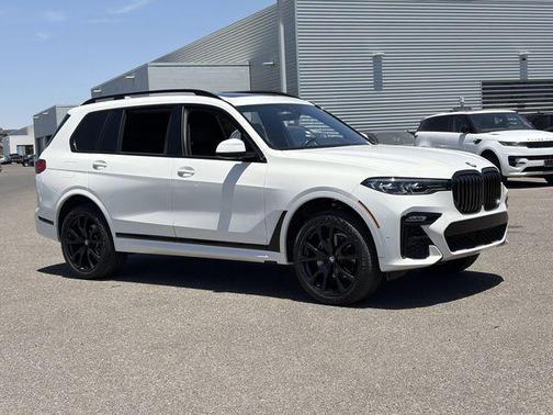 Alpine White 2022 BMW X7 xDrive40i