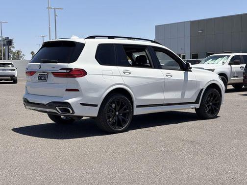 Alpine White 2022 BMW X7 xDrive40i