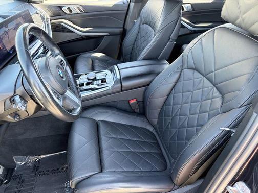 Carbon Black Metallic 2023 BMW X7 xDrive40i