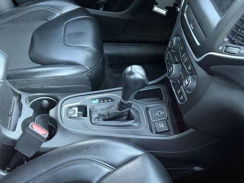 Granite Crystal Metallic Clearcoat 2019 Jeep Cherokee Latitude Plus