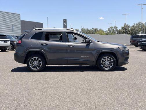 Granite Crystal Metallic Clearcoat 2019 Jeep Cherokee Latitude Plus