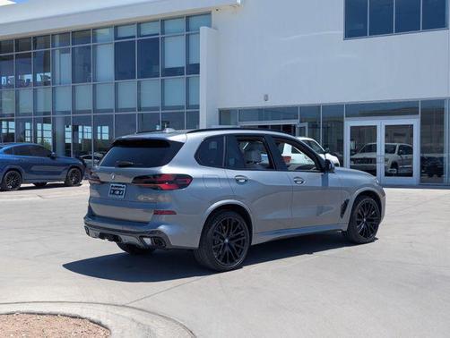Skyscraper Grey Metallic 2026 BMW X5 xDrive40i