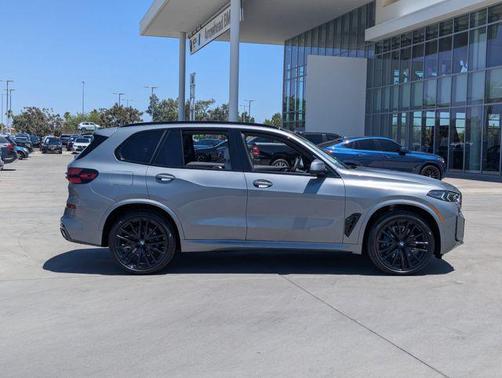 Skyscraper Grey Metallic 2026 BMW X5 xDrive40i