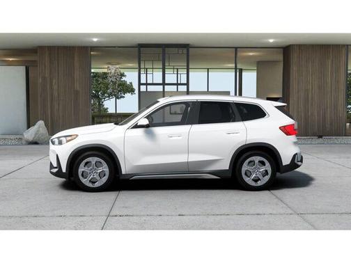 Mineral White Metallic 2026 BMW X1 xDrive28i