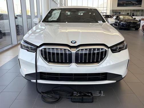 Mineral White Metallic 2025 BMW 530 530i