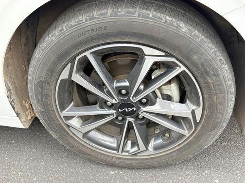 Snow White Pearl 2023 Kia Forte LXS