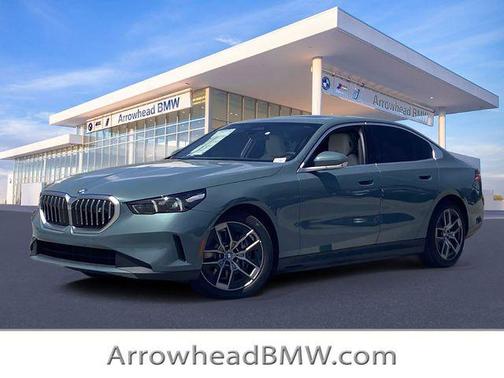 Cape York Green Metallic 2025 BMW i5 eDrive40