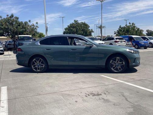 Cape York Green Metallic 2025 BMW i5 eDrive40