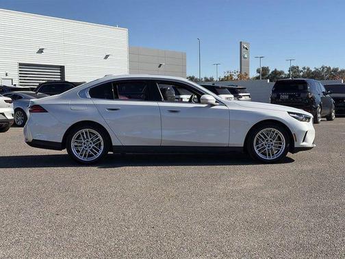 Mineral White Metallic 2025 BMW 530 530i