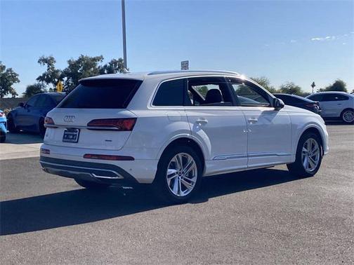2021 Audi Q7 45 Premium Plus