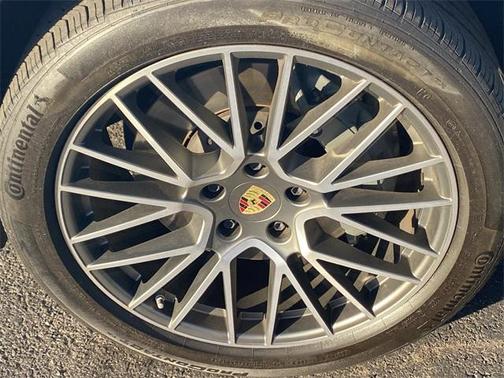 2023 Porsche Cayenne Platinum Edition