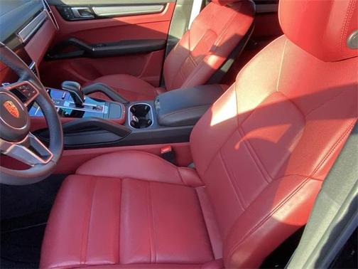 2023 Porsche Cayenne Platinum Edition