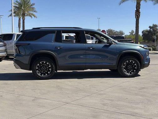 Lakeshore Blue Metallic 2024 Chevrolet Traverse AWD Z71