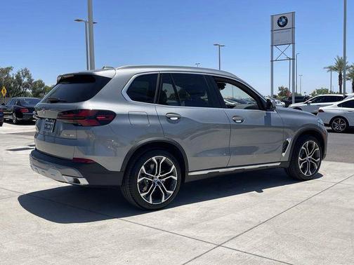 Skyscraper Grey Metallic 2026 BMW X5 sDrive40i