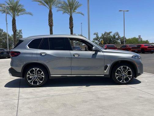 Skyscraper Grey Metallic 2026 BMW X5 sDrive40i