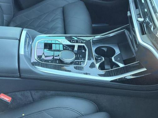 Black Sapphire Metallic 2025 BMW X7 xDrive40i