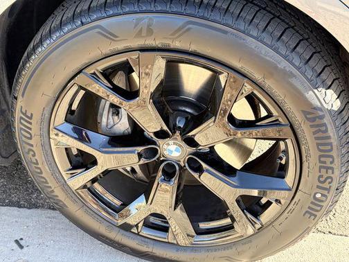 Skyscraper Grey Metallic 2024 BMW X7 xDrive40i