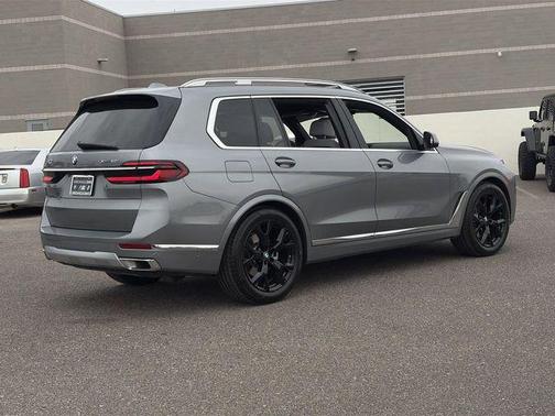 Skyscraper Grey Metallic 2024 BMW X7 xDrive40i