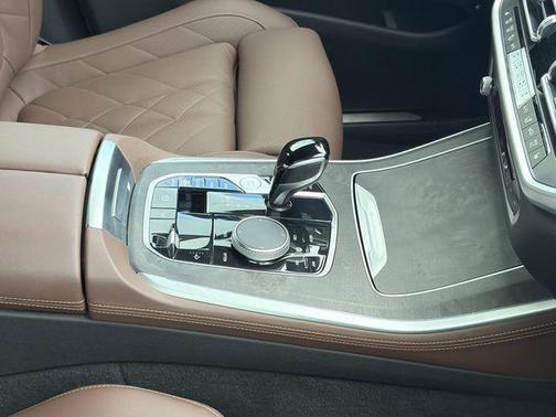 Mineral White Metallic 2023 BMW X5 PHEV xDrive45e
