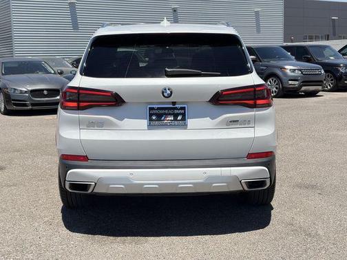 Mineral White Metallic 2023 BMW X5 PHEV xDrive45e