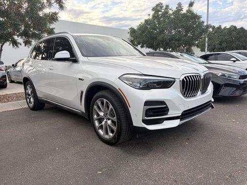 Mineral White Metallic 2023 BMW X5 PHEV xDrive45e