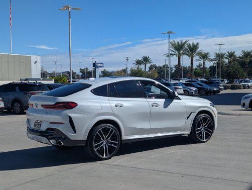 Mineral White Metallic 2027 BMW X6 xDrive40i