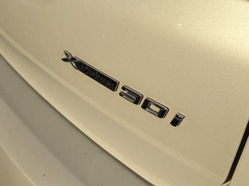Mineral White Metallic 2023 BMW X3 xDrive30i