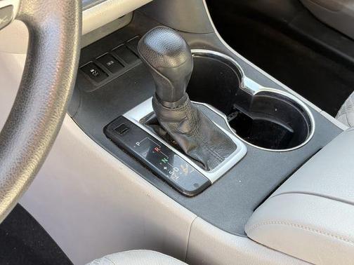 Blizzard Pearl 2018 Toyota Highlander LE