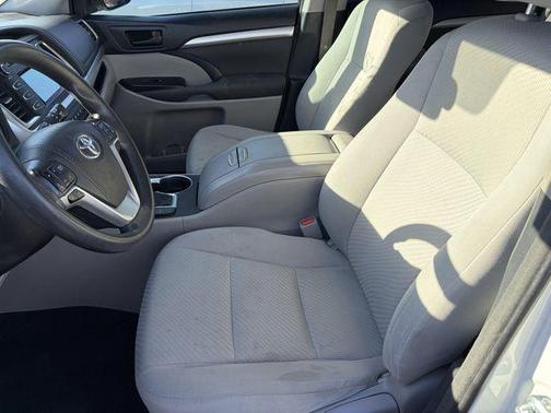 Blizzard Pearl 2018 Toyota Highlander LE