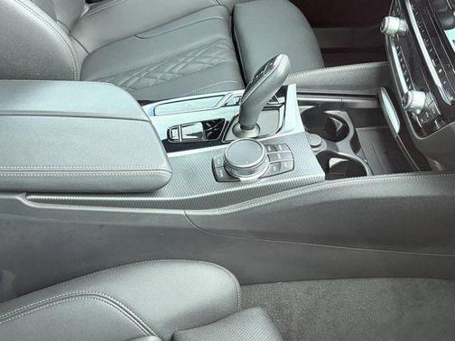 Aventurin Red Metallic 2023 BMW 530 i