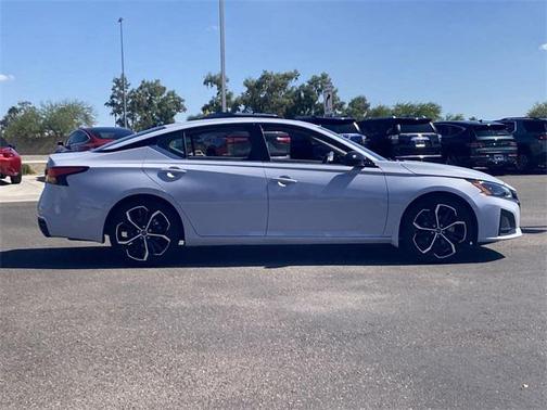 2023 Nissan Altima SR FWD