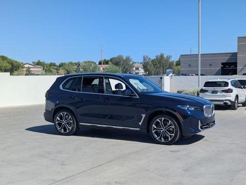 Tanzanite Blue II Metallic 2026 BMW X5 PHEV xDrive50e