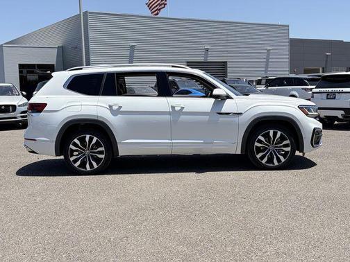 Oryx White Pearl 2022 Volkswagen Atlas 3.6L SEL Premium