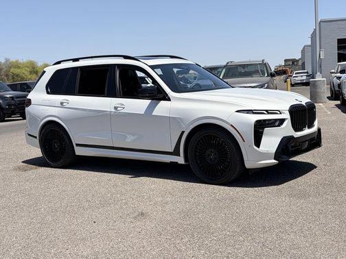 Mineral White Metallic 2024 BMW X7 M60i