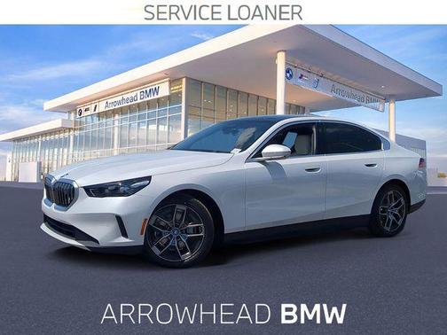 Mineral White Metallic 2025 BMW i5 eDrive40