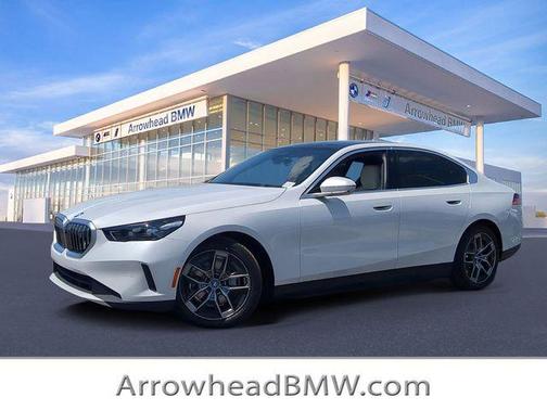 Mineral White Metallic 2025 BMW i5 eDrive40