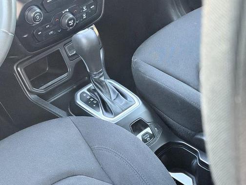 Bikini Metallic Clear Coat 2019 Jeep Renegade Latitude