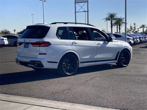 2026 BMW X7 M60i