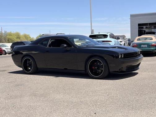 Pitch Black Clearcoat 2020 Dodge Challenger SXT