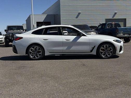 Mineral White Metallic 2022 BMW M440 i xDrive